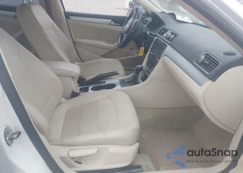 2013 Volkswagen Passat 2.5L Se z USA, uszkodzony, nr VIN 1VWBH7A30DC062874